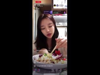 korean woman farts while eating